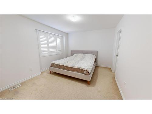 93-1061 Eagletrace Drive, London, ON - Indoor Photo Showing Bedroom