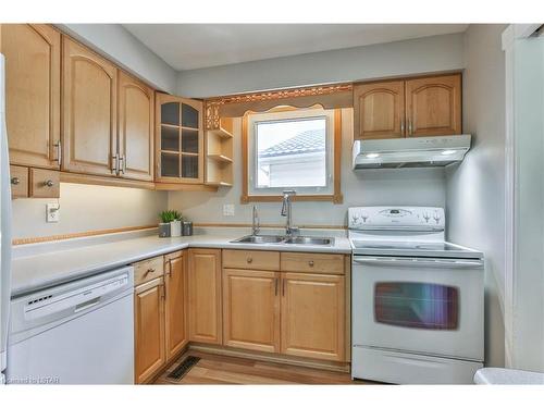 76 Speight Crescent, London, ON - Indoor Photo Showing Kitchen With Double Sink