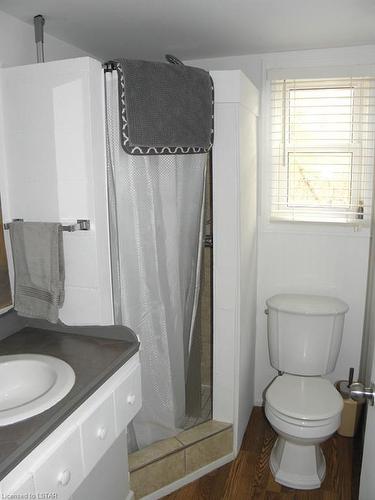 9680 Lake Road, Kettle Point, ON - Indoor Photo Showing Bathroom