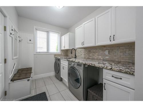 406 Whisker Street, London, ON - Indoor Photo Showing Laundry Room