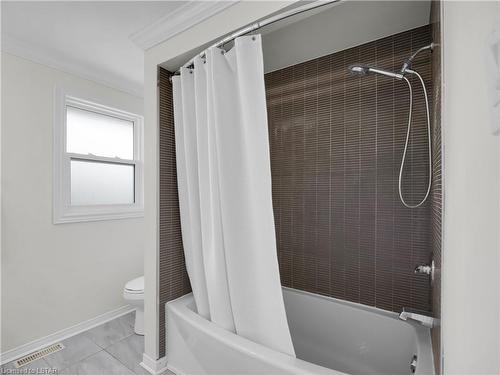 22 Alayne Crescent, London, ON - Indoor Photo Showing Bathroom