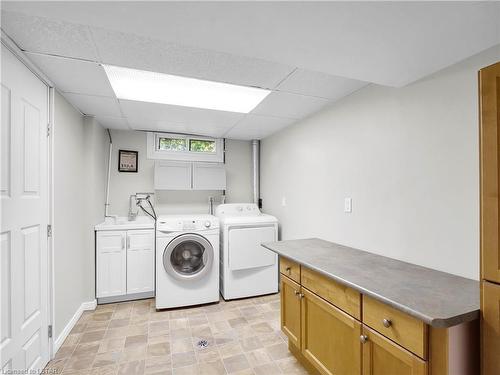 22 Alayne Crescent, London, ON - Indoor Photo Showing Laundry Room