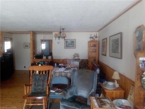 354451 Hwy 624, Englehart, ON - Indoor Photo Showing Living Room