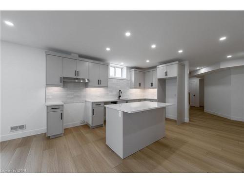 769 Gatestone Road, London, ON - Indoor Photo Showing Kitchen With Upgraded Kitchen