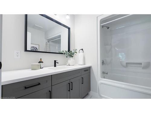 244 Beech Street, Clinton, ON - Indoor Photo Showing Bathroom