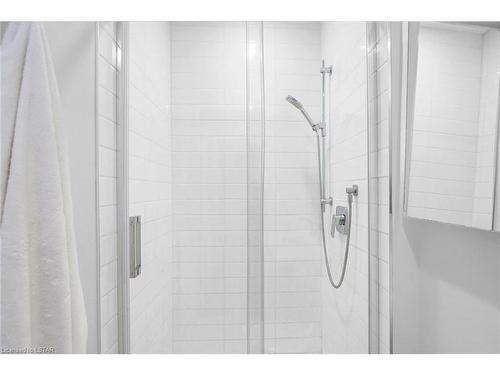 526 Cranbrook Road, London, ON - Indoor Photo Showing Bathroom