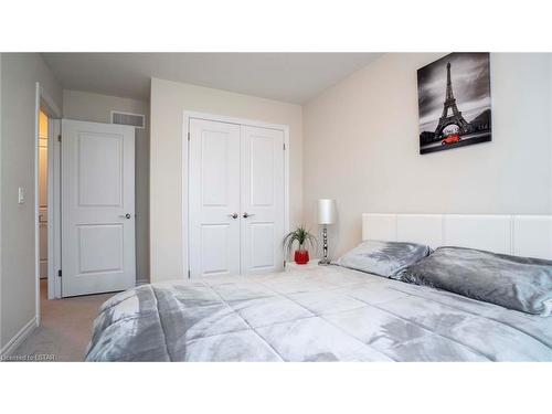 89-1061 Eagletrace Drive Drive, London, ON - Indoor Photo Showing Bedroom