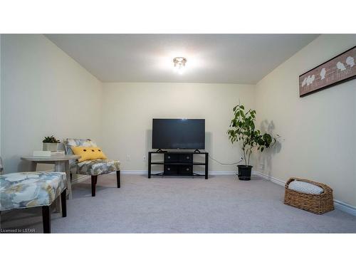 89-1061 Eagletrace Drive Drive, London, ON - Indoor