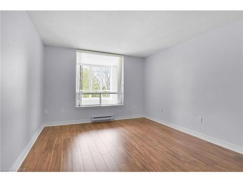 512-1510 Richmond Street, London, ON - Indoor Photo Showing Other Room