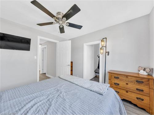 1317 Lillian Avenue, Windsor, ON - Indoor Photo Showing Bedroom