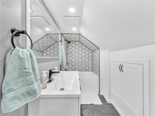 1317 Lillian Avenue, Windsor, ON - Indoor Photo Showing Bathroom