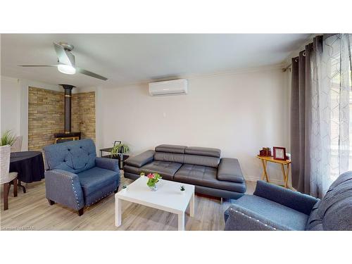 25 Cottonwood Crescent, London, ON - Indoor Photo Showing Living Room