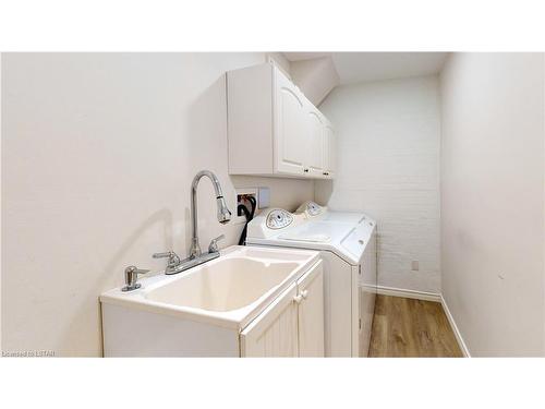 25 Cottonwood Crescent, London, ON - Indoor Photo Showing Laundry Room
