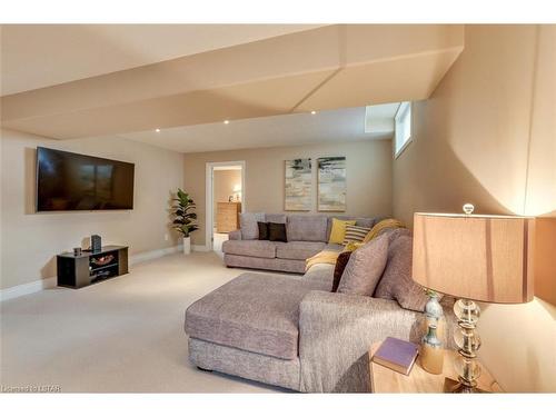 586 Garibaldi Avenue, London, ON - Indoor Photo Showing Living Room