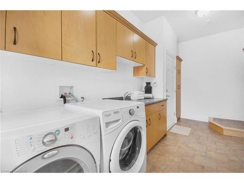528 Kininvie Drive, London, ON - Indoor Photo Showing Laundry Room