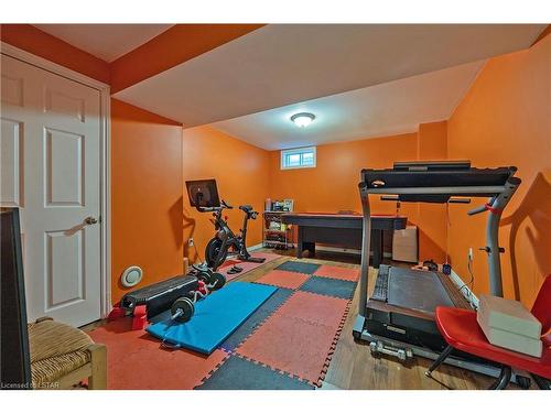 66 Colonial Crescent, London, ON - Indoor Photo Showing Gym Room