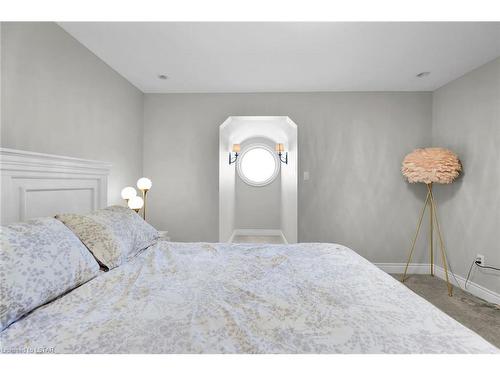 6-2215 Callingham Drive, London, ON - Indoor Photo Showing Bedroom