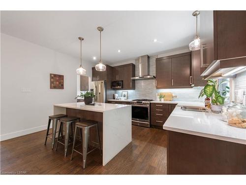 1283 Dyer Crescent, London, ON - Indoor Photo Showing Kitchen With Upgraded Kitchen