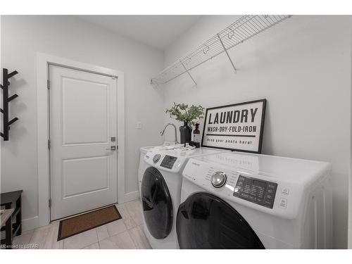 1283 Dyer Crescent, London, ON - Indoor Photo Showing Laundry Room