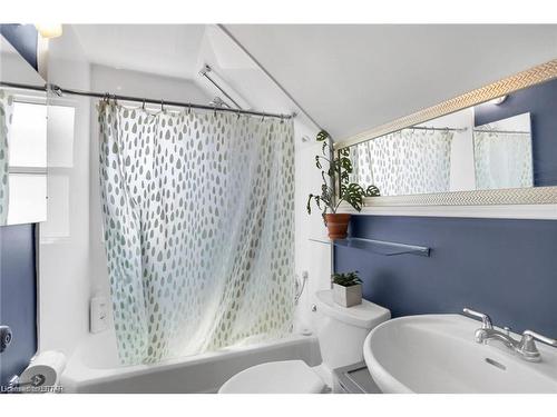 28 Beattie Avenue, London, ON - Indoor Photo Showing Bathroom