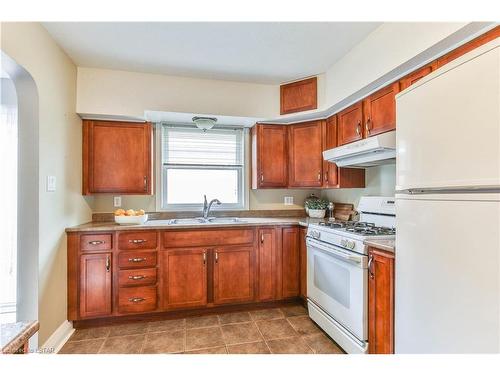 28 Beattie Avenue, London, ON - Indoor Photo Showing Kitchen With Double Sink