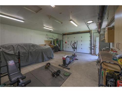 149 Glenburnie Crescent, London, ON - Indoor Photo Showing Garage