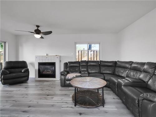 51 Trapper Street, London, ON - Indoor Photo Showing Living Room