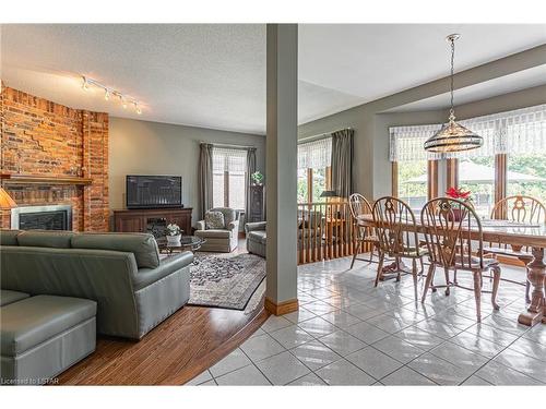 34 Valleyview Crescent, Dorchester, ON - Indoor With Fireplace