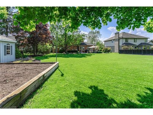 34 Valleyview Crescent, Dorchester, ON - Outdoor With Backyard