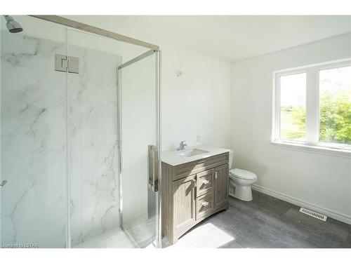 8476 Richmond Road, Aylmer, ON - Indoor Photo Showing Bathroom