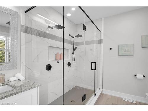 2869 Heardcreek Trail, London, ON - Indoor Photo Showing Bathroom