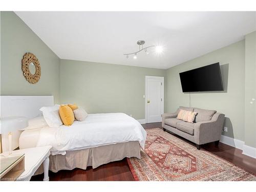 1185 Richmond Street, London, ON - Indoor Photo Showing Bedroom