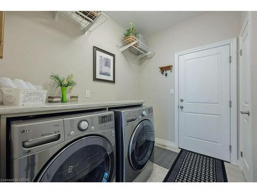 23-234 Peach Tree Boulevard, St. Thomas, ON - Indoor Photo Showing Laundry Room