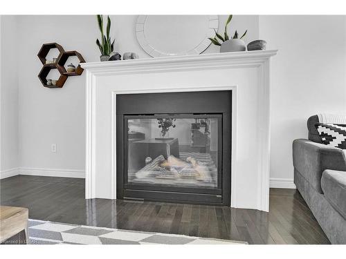 141 Mcmahen Street, London, ON - Indoor Photo Showing Living Room With Fireplace
