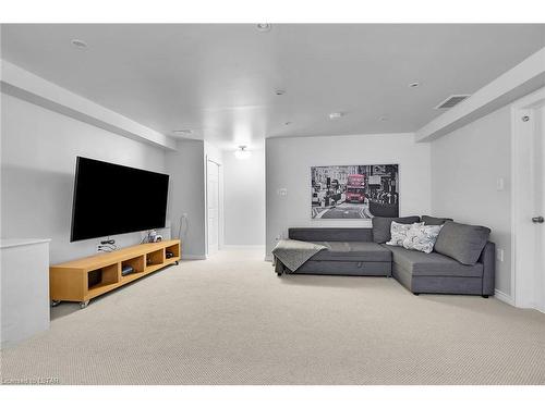 141 Mcmahen Street, London, ON - Indoor Photo Showing Living Room