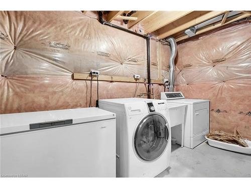 141 Mcmahen Street, London, ON - Indoor Photo Showing Laundry Room