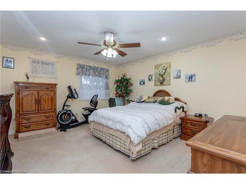 326-440 Wellington Street, St. Thomas, ON - Indoor Photo Showing Bedroom