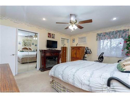 326-440 Wellington Street, St. Thomas, ON - Indoor Photo Showing Bedroom