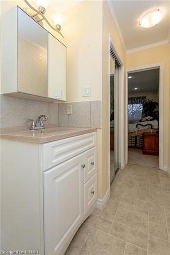 326-440 Wellington Street, St. Thomas, ON - Indoor Photo Showing Bathroom