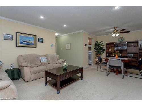 326-440 Wellington Street, St. Thomas, ON - Indoor Photo Showing Living Room