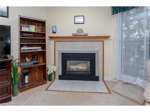 326-440 Wellington Street, St. Thomas, ON - Indoor Photo Showing Living Room With Fireplace
