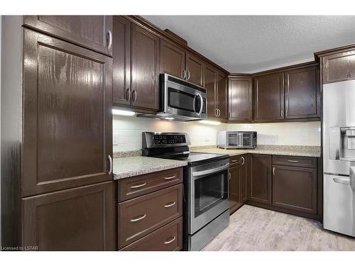 974 Grenfell Drive, London, ON - Indoor Photo Showing Kitchen