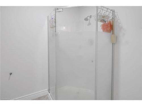 974 Grenfell Drive, London, ON - Indoor Photo Showing Bathroom