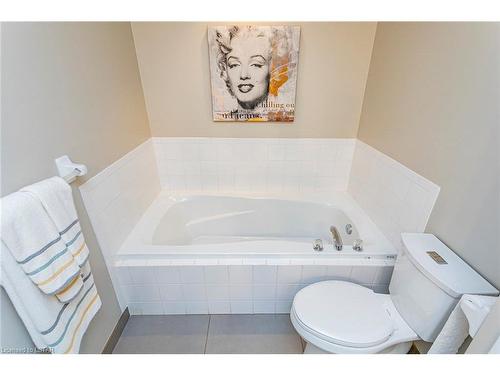 4-499 Teeple Terrace, London, ON - Indoor Photo Showing Bathroom