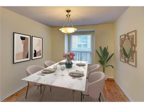 733 Guildwood Boulevard, London, ON - Indoor Photo Showing Dining Room