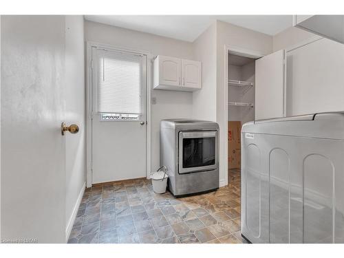 26 Colonial Crescent, London, ON - Indoor Photo Showing Laundry Room