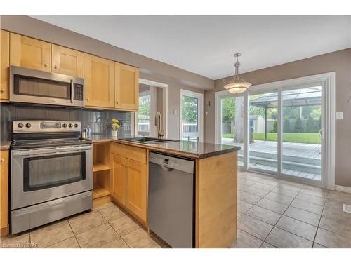 26 Colonial Crescent, London, ON - Indoor Photo Showing Kitchen