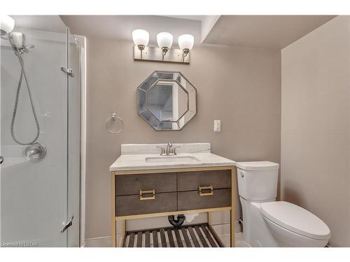 26 Colonial Crescent, London, ON - Indoor Photo Showing Bathroom