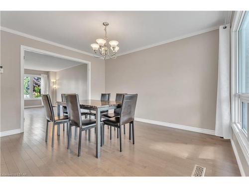 26 Colonial Crescent, London, ON - Indoor Photo Showing Dining Room