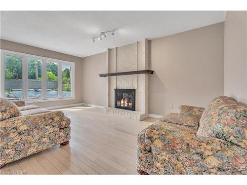 26 Colonial Crescent, London, ON - Indoor Photo Showing Living Room With Fireplace